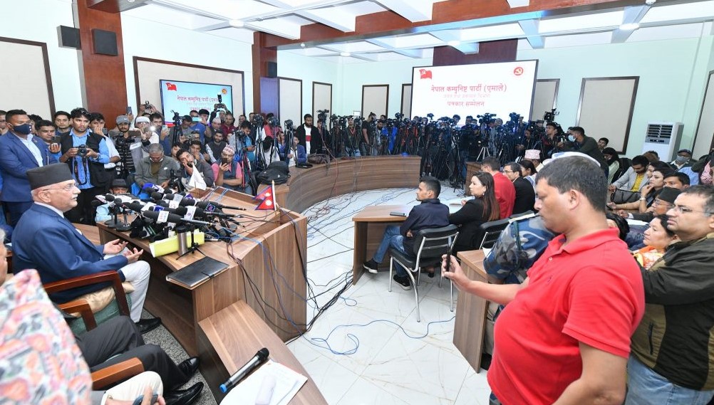देशको अर्थतन्त्र सरकारकै कारण ध्वस्त हुँदै गयो : एमाले अध्यक्ष ओली